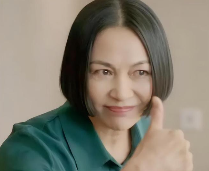 有种"整容"叫艾丽娅结婚,丈夫姚橹变化不大,她却像换了个人