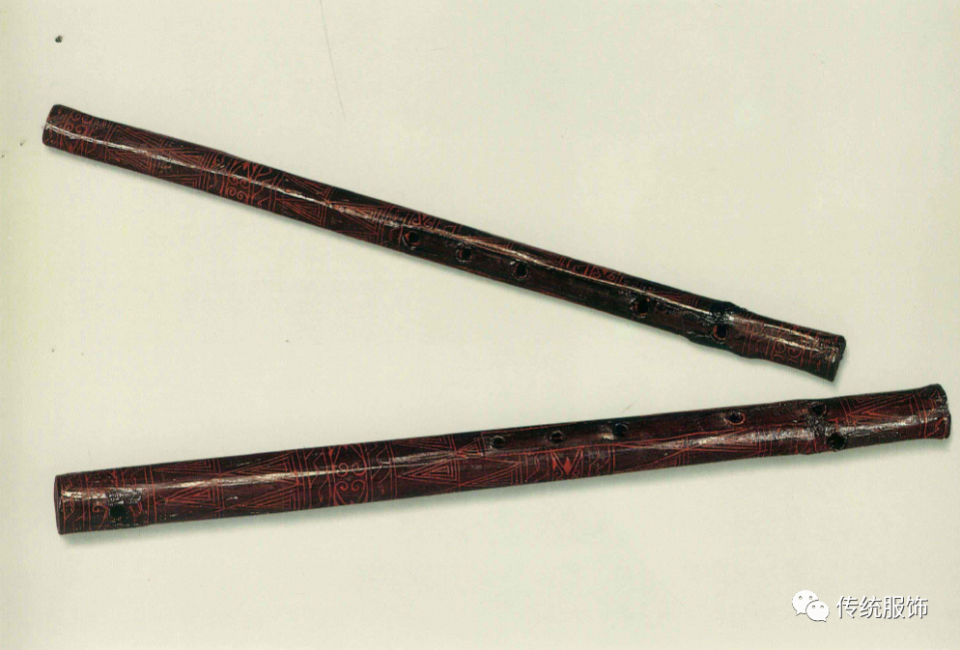 然而,那些文章没说的是,电影《封神》里伯邑考角色里的乐器叫做"篪"的