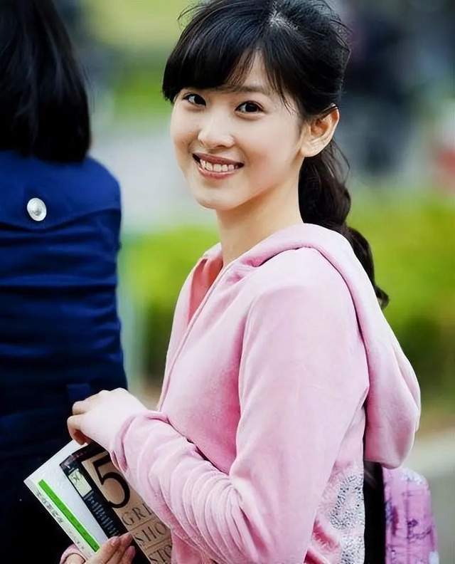 从小学到高中,章泽天也是一路名校.