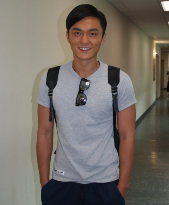 tvb男星杨明车祸后被判入狱18天,庭警将其直接押上囚车运往监狱-腾讯