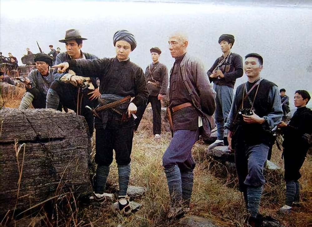 还有《湘西剿匪记》的女土匪瞿湘玉,凭这个角色薛淑杰再次获得大众