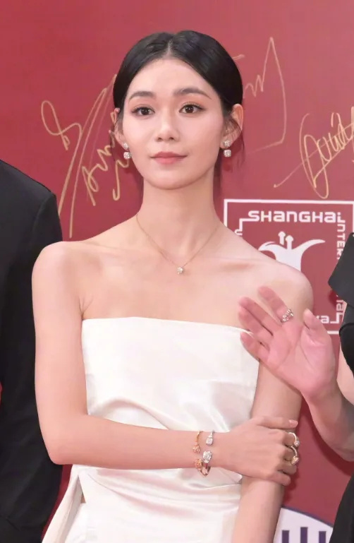 愛(ài)奇藝：2025新奧門資料大全正版資料上影節(jié)閉幕亮點(diǎn)：周迅也太低調(diào)了，黃曉明拿影帝，周筆暢又亂穿