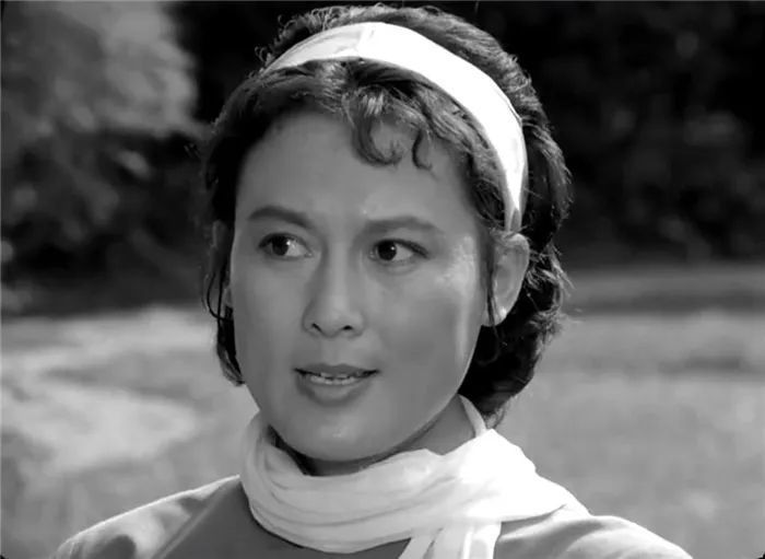 但到电影散场时向梅早已不见踪影,再加上常彦也不知道那位"神秘的女