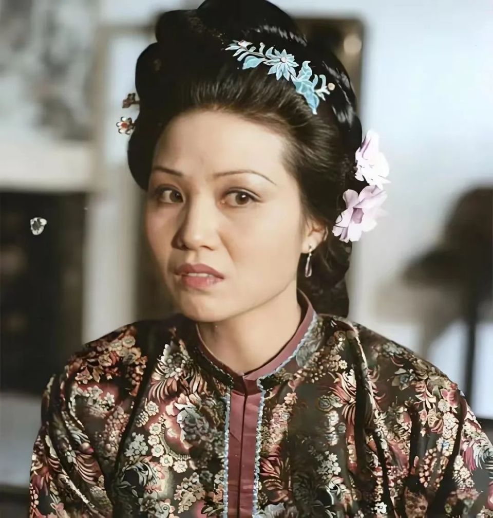 《红楼梦》家奴出身却一步登天,儿女双全又下场凄惨,她是如何把一把好