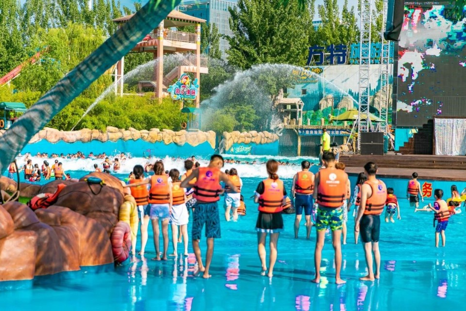 郑州方特水上乐园开园回归 缤纷活动开启欢乐之旅