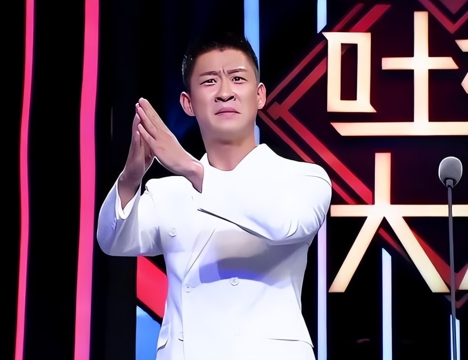 春晚舞台,卫视综艺等舞台上的相声演员换成了岳云鹏,张云雷和郭麒麟