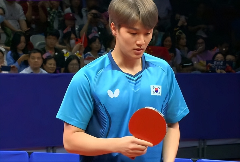 第二局安宰贤给了樊振东压力.安宰贤取得了4:2的领先.