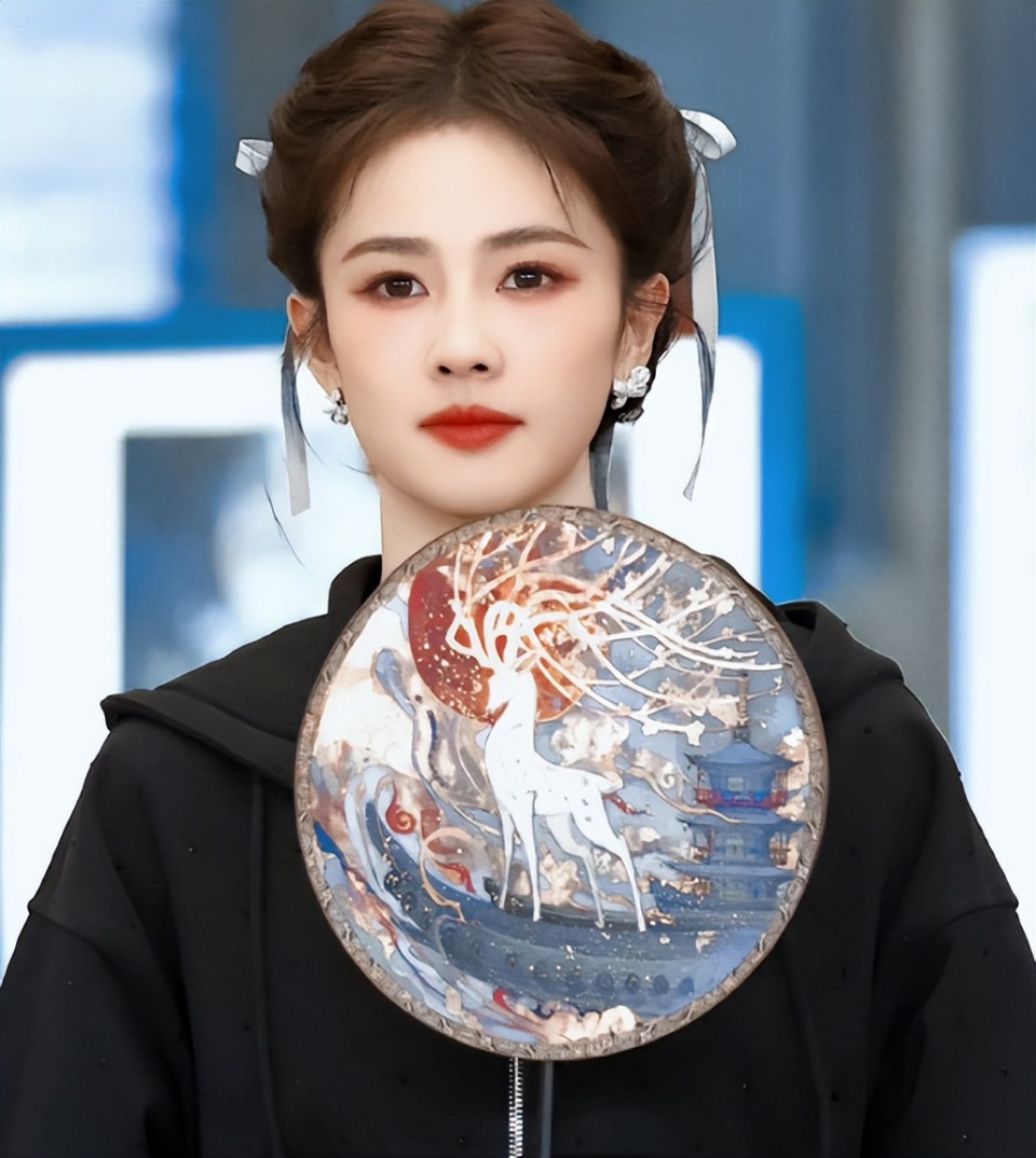 白鹿《临江仙》红衣路透曝光!明艳霸气太惊艳,和男主同框好绝!