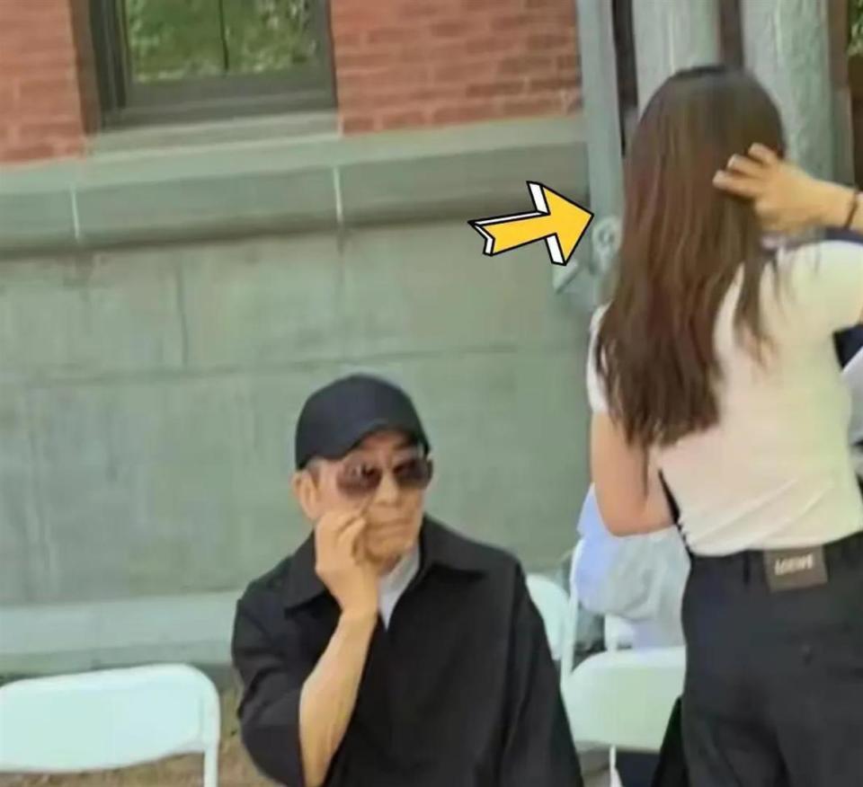 张艺谋儿子张壹丁耶鲁大学毕业，张艺谋和陈婷赴美参加毕业典礼！_腾讯新闻