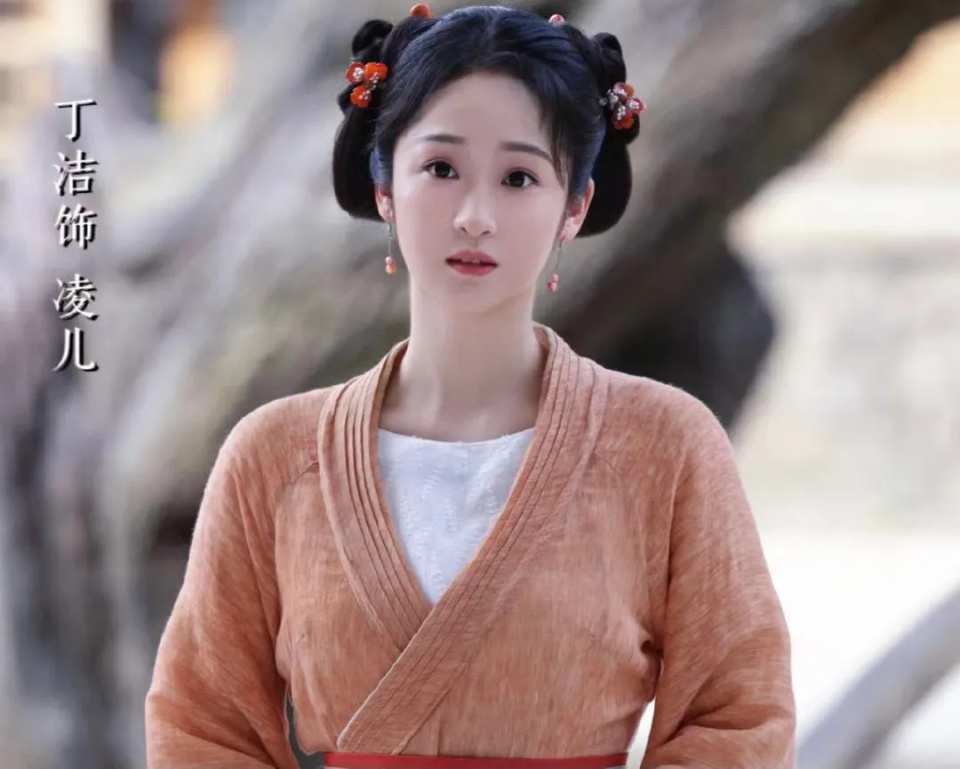 出道5年演了4次丫鬟从玉骨遥到花间令她换个发型差点没认出