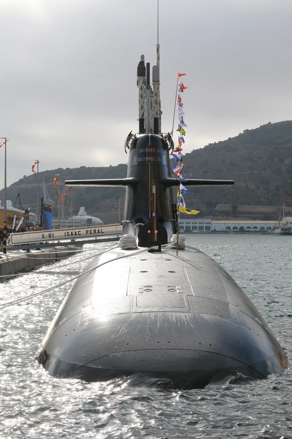 西班牙海军第1艘s80plus型潜艇服役建造过程出现超重导致延期