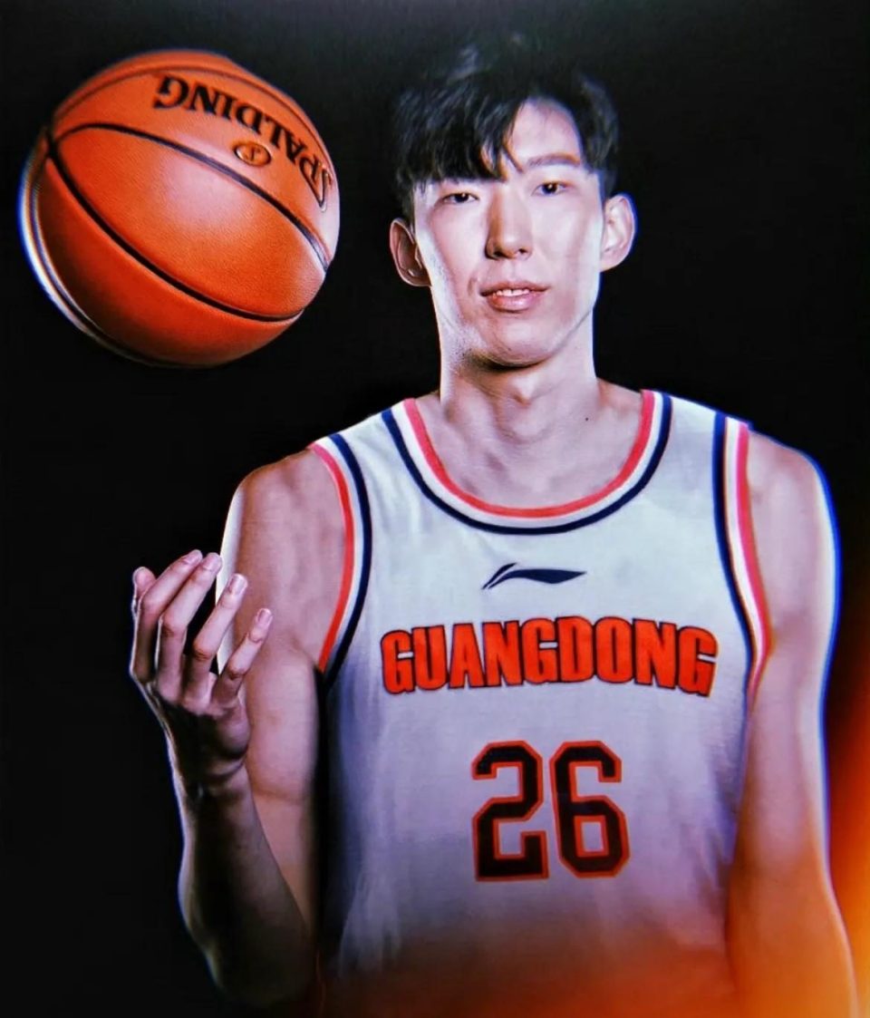 CBA转会市场重磅消息：周琦加盟北京首钢_腾讯新闻