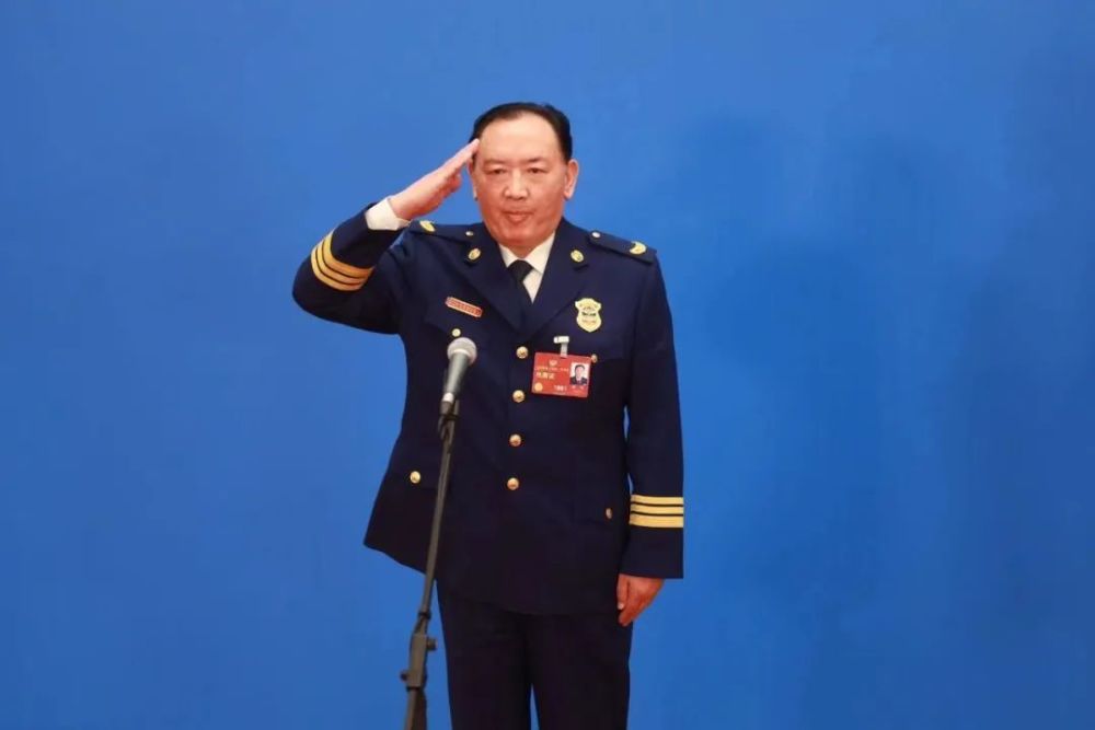 由应急管理部消防救援局和森林消防局整合而成,琼色是首任局长