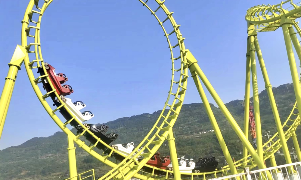 重庆又添新耍事西南首台盘山型往复式过山车五一正式开放运营