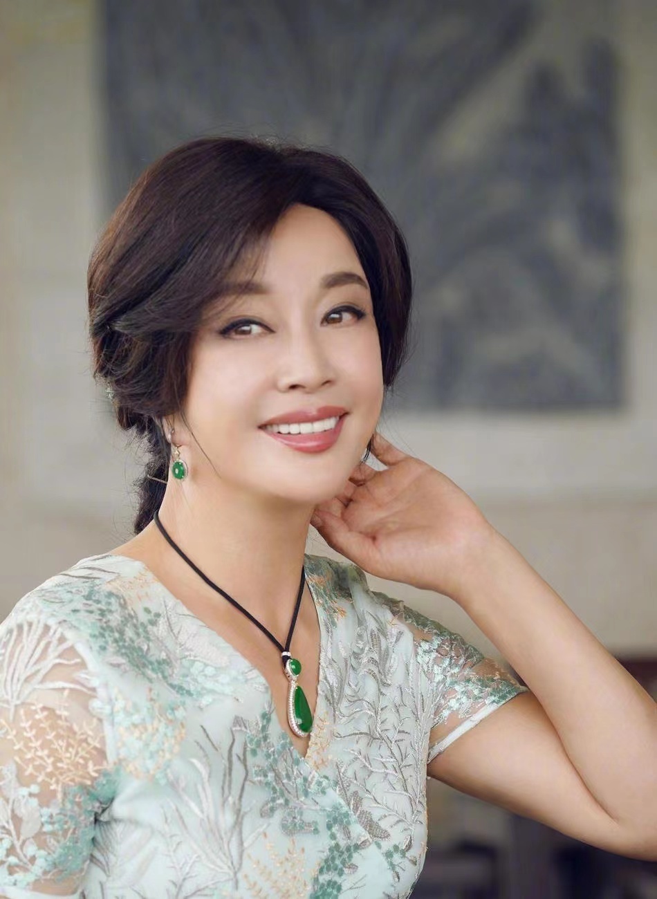 刘晓庆谈没有生孩子,观点清晰论据充分,细想很超前