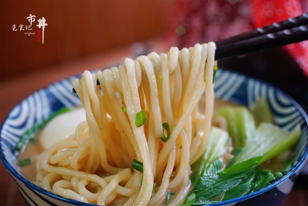 冬天吃家常面条,别忘了多加2样料,发汗去寒,吃上一碗全身暖和