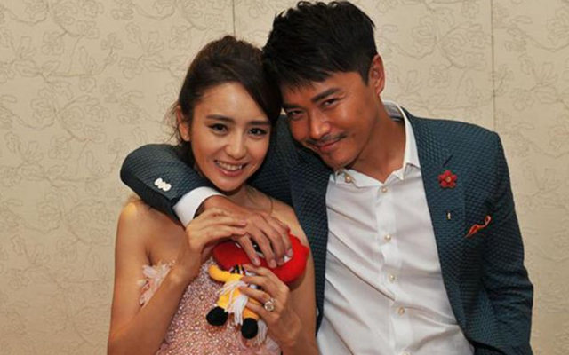 佟丽娅参加盛典状态极佳,离婚2年频传喜讯,陈思诚脸疼吗