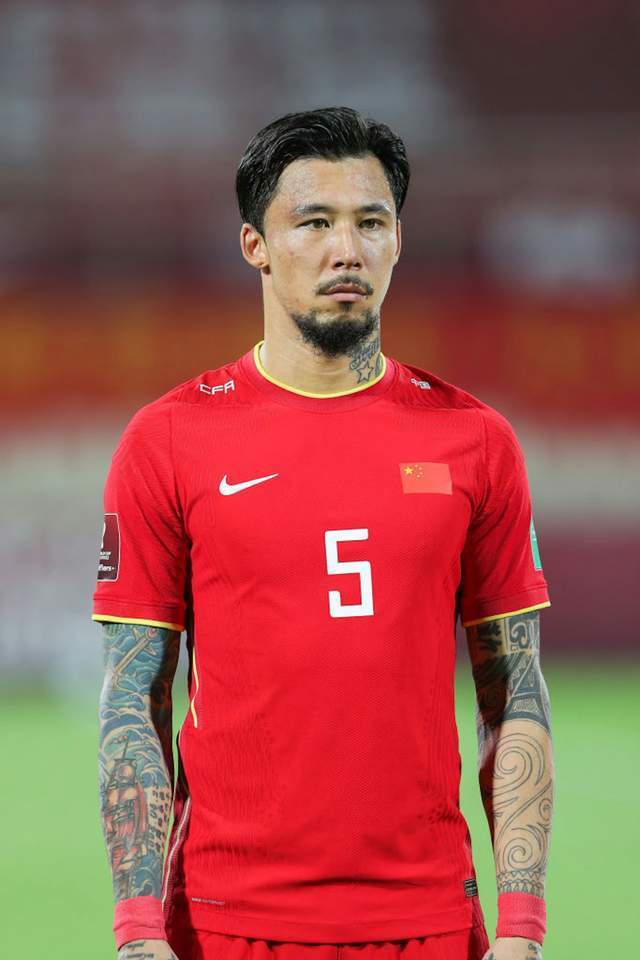 张琳芃妻子分享与丈夫的对话截图张琳芃不尽早退役或许是无奈