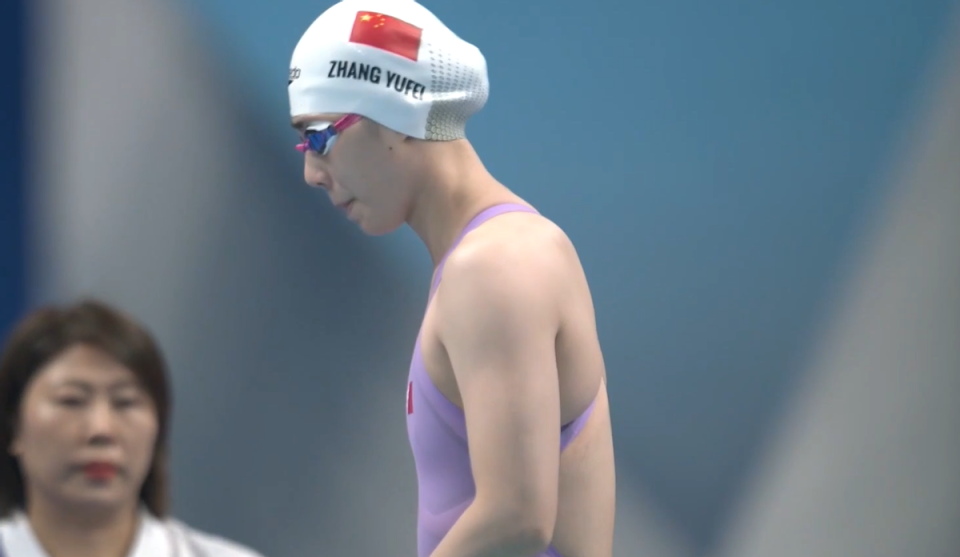 王一淳在第三组第四赛道,比赛开始,出发后王一淳