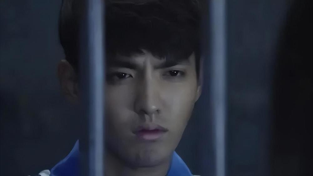 吴亦凡上海豪宅挂牌一周售出,成交价1.15亿,房屋面积406平_腾讯新闻