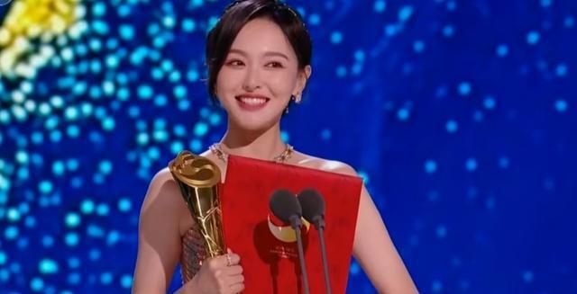 离婚风波后，唐嫣又遭坏消息，她的名声受损绝非无的放矢_腾讯新闻