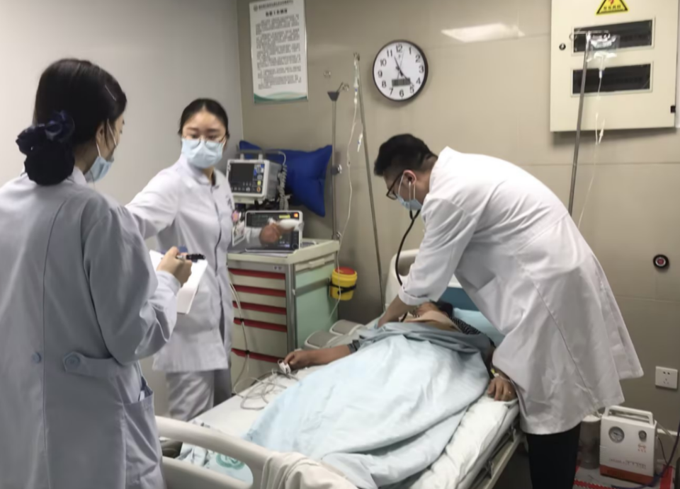 国庆我在岗|女子被虫咬伤致过敏性休克 医护人员争分夺秒成功抢救