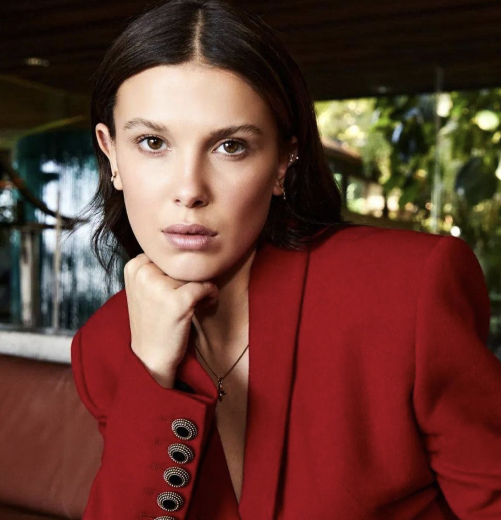 20岁女星"小11"英年早婚,甜嫁21岁星二代,网友直呼:她还是个孩子