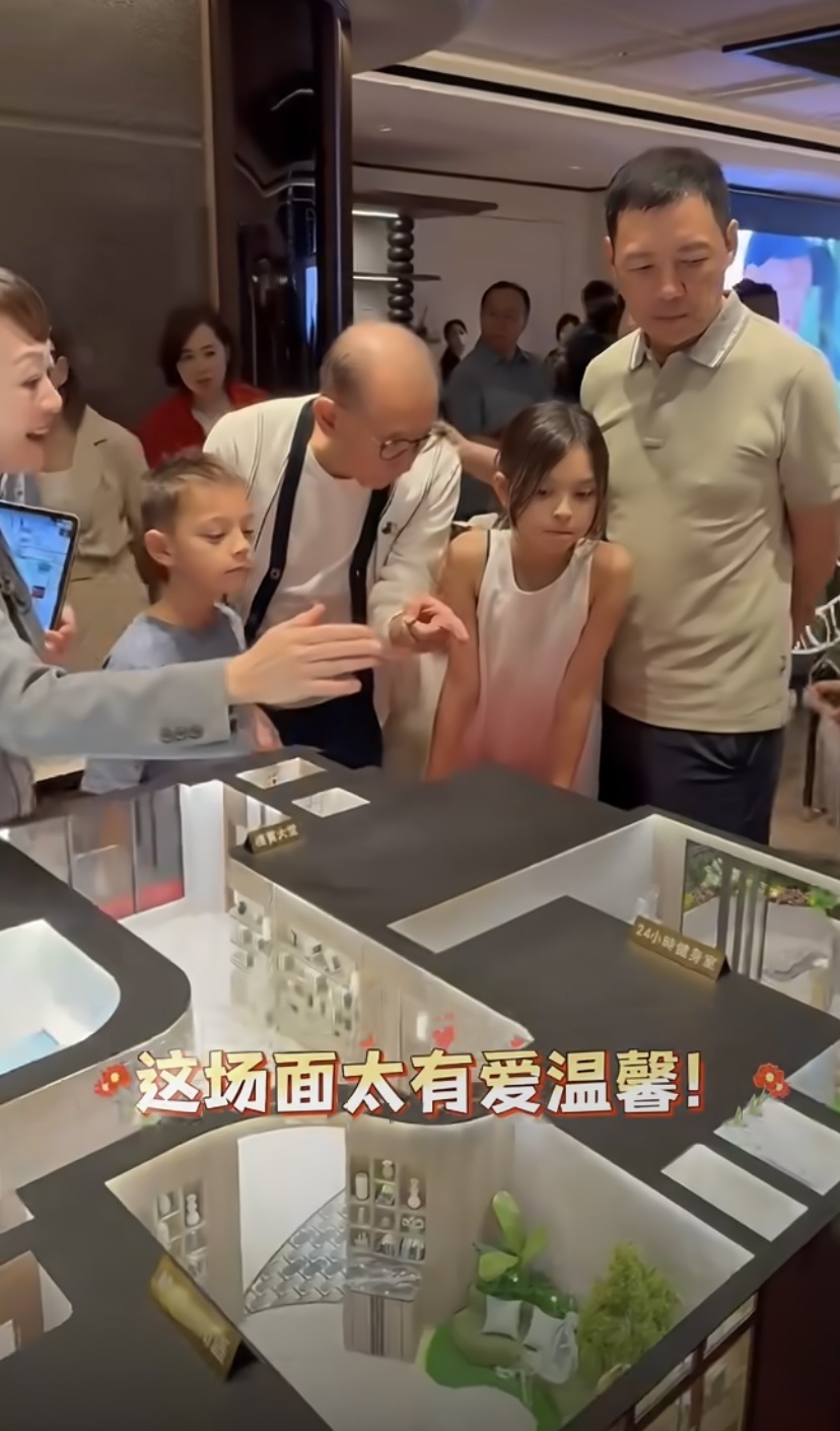 82岁杨受成带孙子买房，杨其龙头发花白比爹老，陆小曼挺大肚臃肿_腾讯新闻