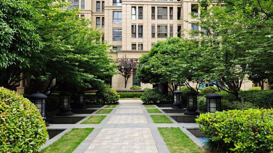 合肥首个外立面纯石材干挂的住宅,实探包河区绿城玉兰公寓!