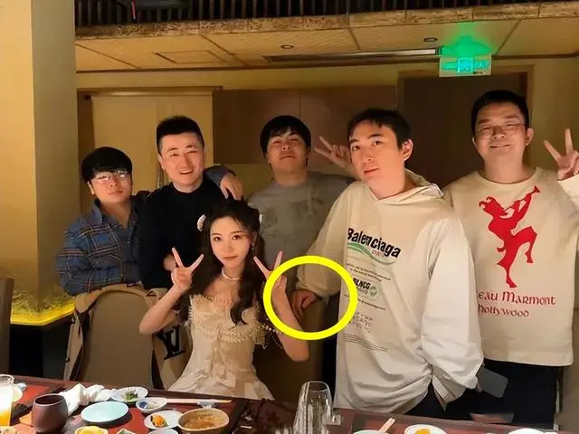 小楼09隔空互吵登热搜,王思聪懒理好友骂战,带四女组团游澳门_腾讯
