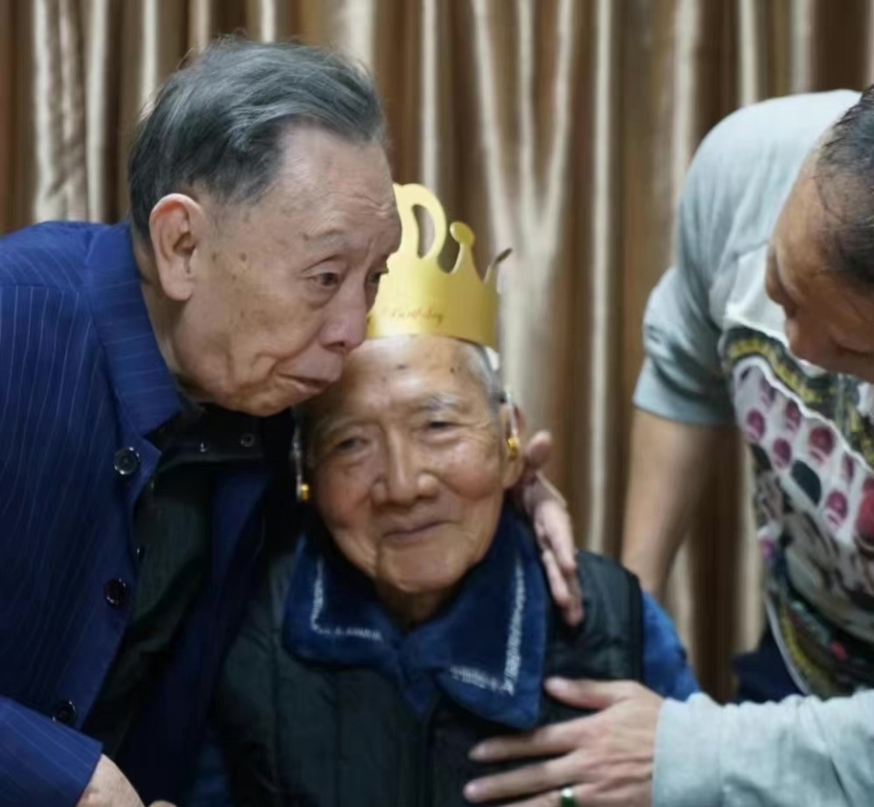 相声大师杨达病逝，与黄俊英搭档50年，6月坐轮椅露面已反应迟缓_腾讯新闻
