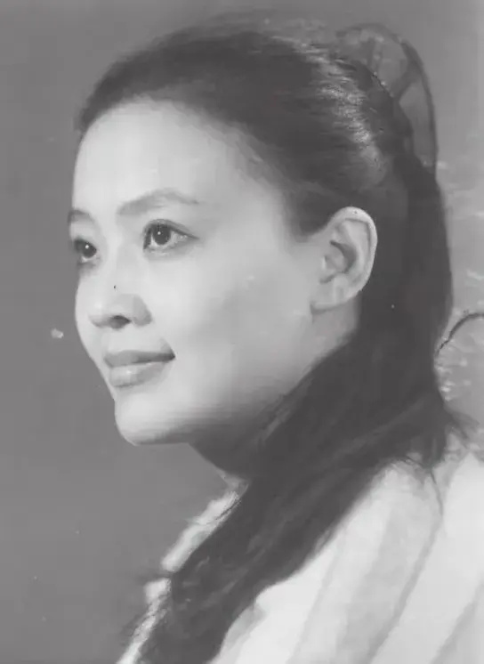 张兰：养前公婆，扶植儿子，为弟弟复仇，还想照顾老去的前夫_腾讯新闻