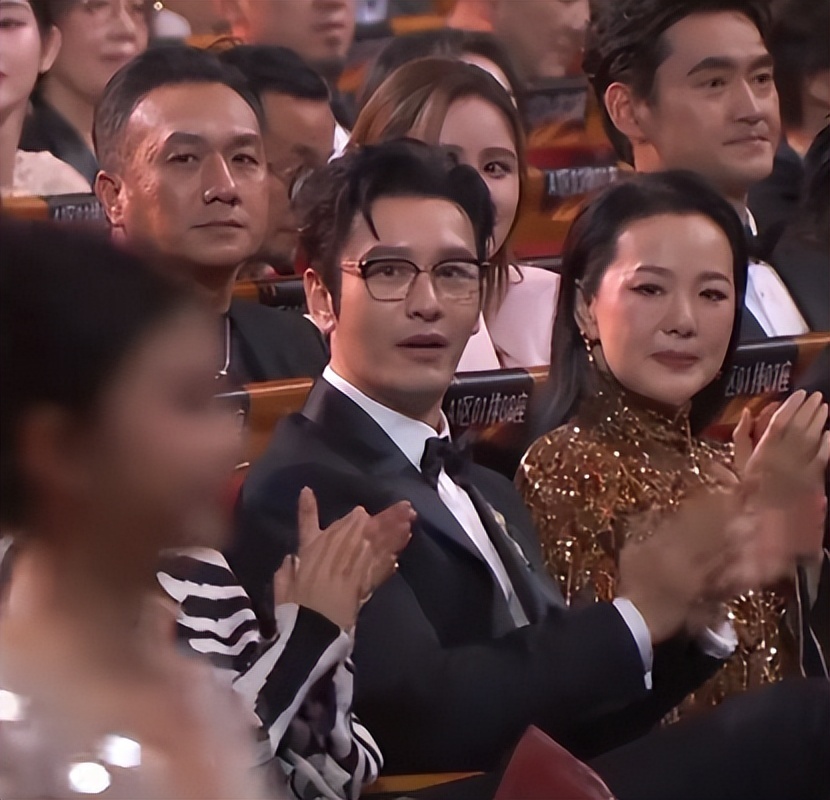 金雞獎頒獎名場面！宋佳二封詠梅失落，易烊千璽拿獎張藝謀樂開花 - 