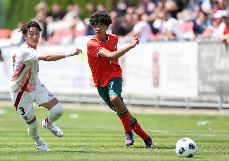 15岁迷你罗替补登场，助葡萄牙U16取胜！C罗父子同台成定局！