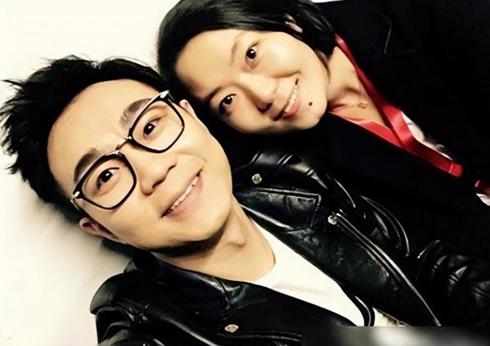 喜剧演员“瓜主”揭晓，曝大鹏与张文露已离婚，娶现任诞二胎儿子_腾讯新闻