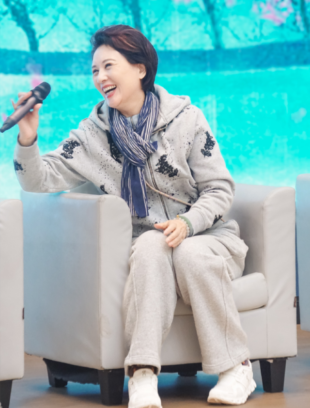 果真岁月不败美人,越剧名家单仰萍越活越优雅,谁能想到她已62岁