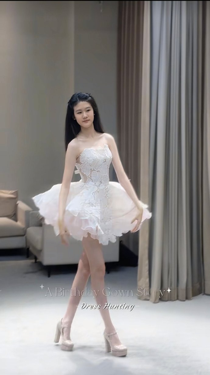 陆毅女儿长腿像鲍蕾 黄多多气质似孙莉 林依轮儿子随妈…
