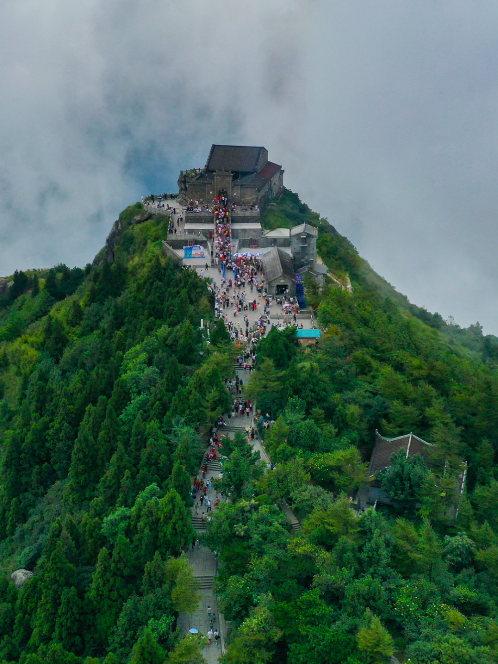 第一次爬南岳衡山,如同躺平式爬山,游客:这也太舒服了吧!