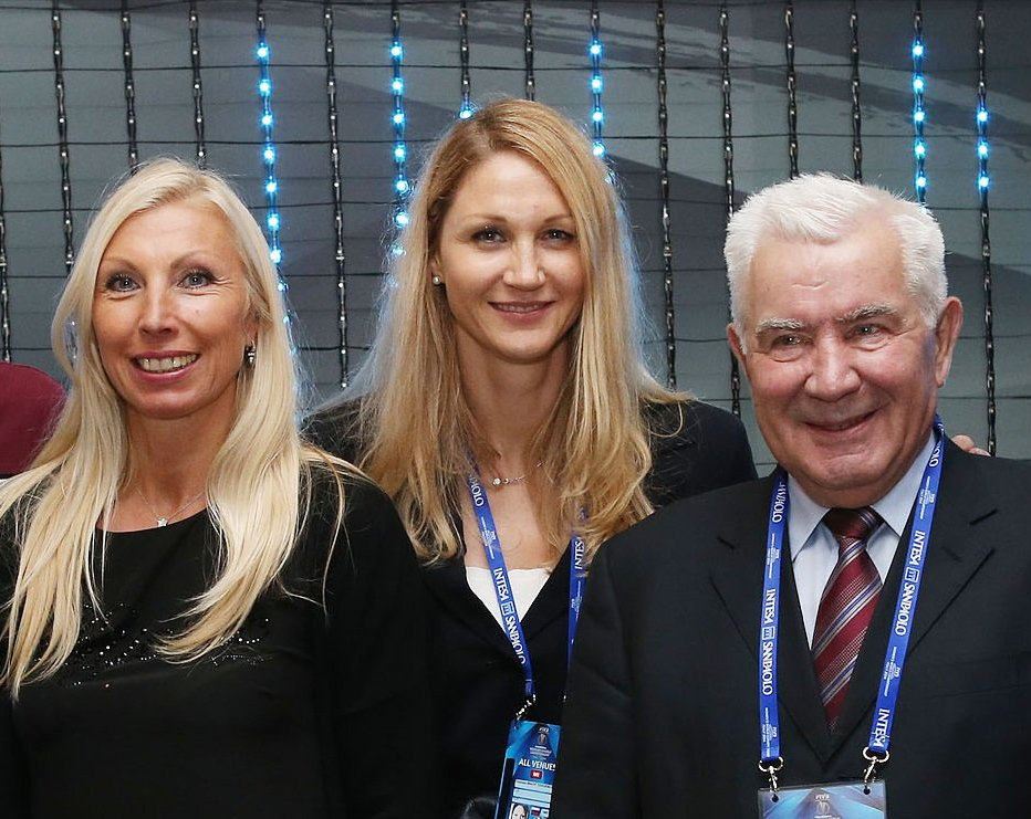 阿塔莫洛娃,加莫娃等边攻在世界女子排坛都是攻击力十足的重炮手,正