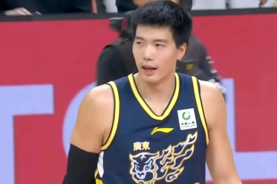 广东男篮将帅不合！焦泊乔离队意图明显，基本被杜锋弃用，休赛期或寻求转会_腾讯新闻