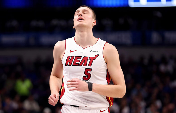 热火五虎70 30,德罗赞16中8,nba奇迹诞生,绿军坐