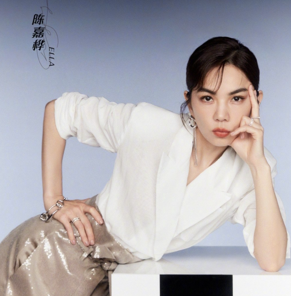 可以说,大多数参加"浪姐"的姐姐们盼的是翻红,而41岁的ella却是当红