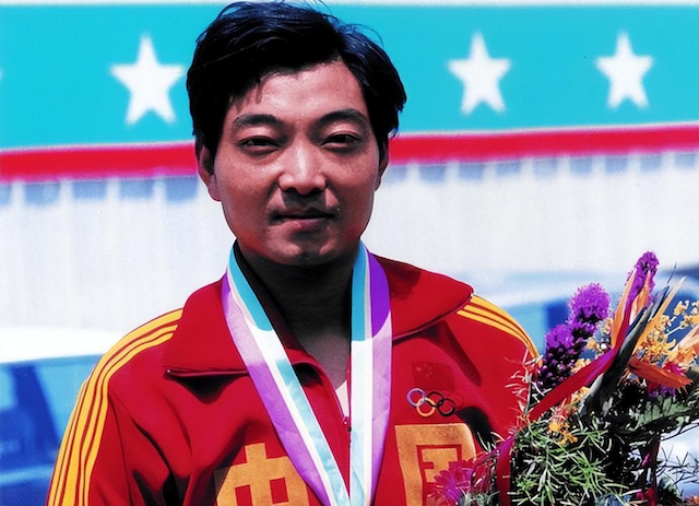 "中国首金得主"许海峰,38岁因眼疾退役,67岁住单位房愧对家人