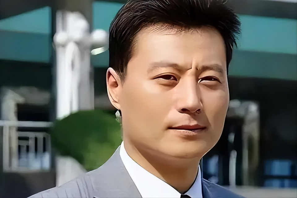 任程伟:她陪我住地下室7年,没房没车没存款,成名后哪敢抛弃?_腾讯新闻