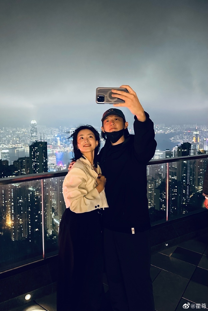 当面是亲爱的,背地是小琵琶精,霍尊这新女友怎么比陈露还不清醒