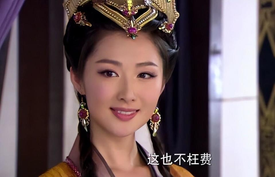 封神:邓婵玉骑马登场的镜头,英气飒爽的姿态惊艳了不少观众_腾讯新闻