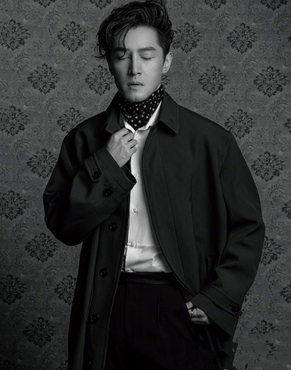 胡歌方晒女儿百日礼,官宣小名叫"小茉莉",网友:听起来香香的