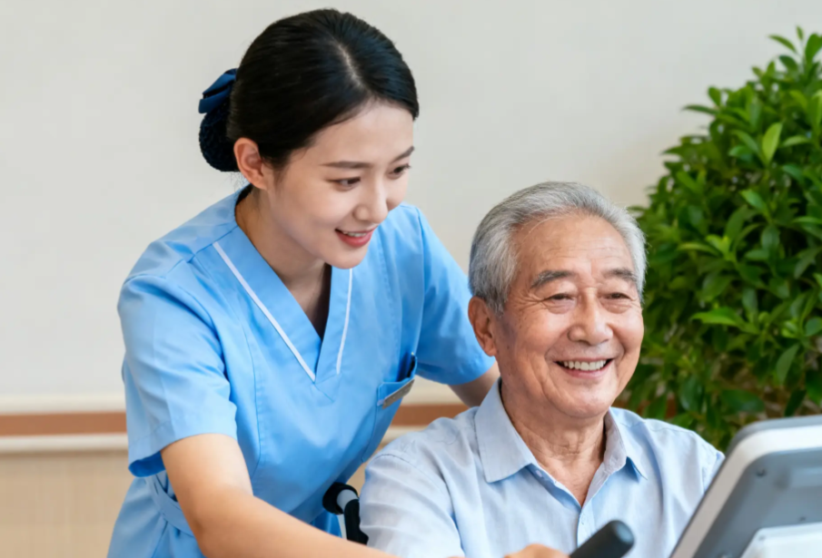 居民养老上调敲定，基础养老金人均加20元，一文看懂什么时候补发？_腾讯新闻