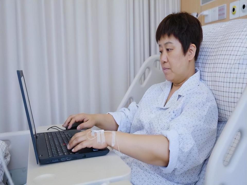 52岁歌唱家李海鸥去世因过度劳累癌转移遗愿是把骨灰撒向大海