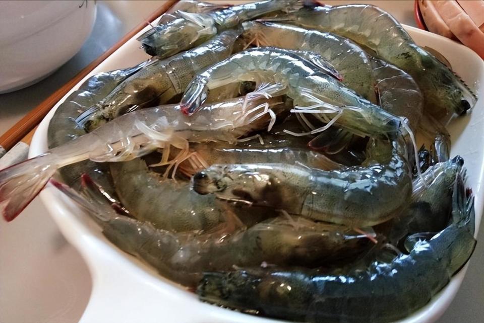 买大虾时,不是价格贵就好,这4种尽量少买!